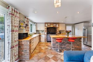 Family Kitchen- click for photo gallery